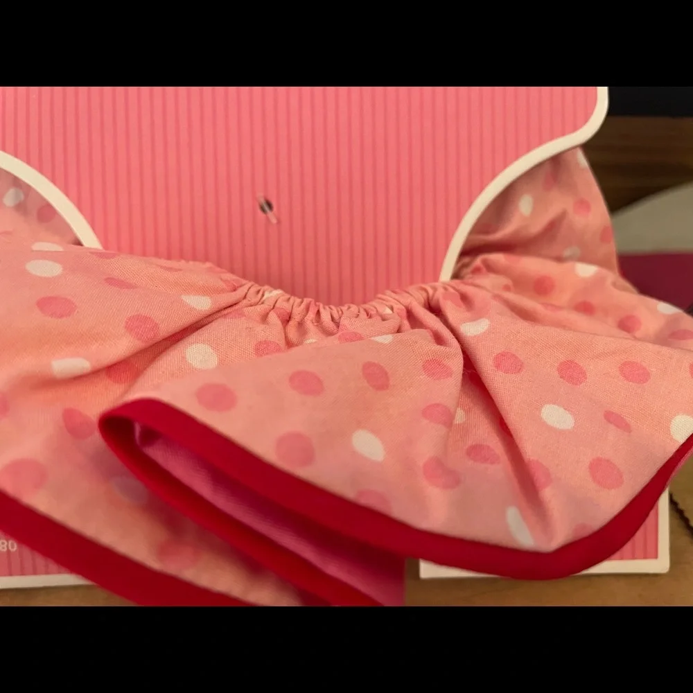 NWT Cats Valentines Heart Ruffle around the neck Velcro’s on the back